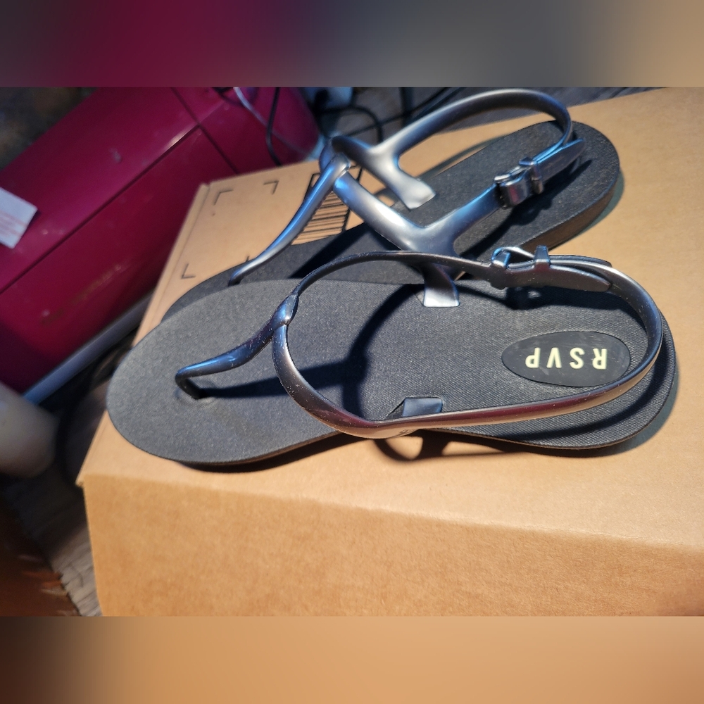 RSVP NIB Opal Pewter Sandal, Ladies Size 6